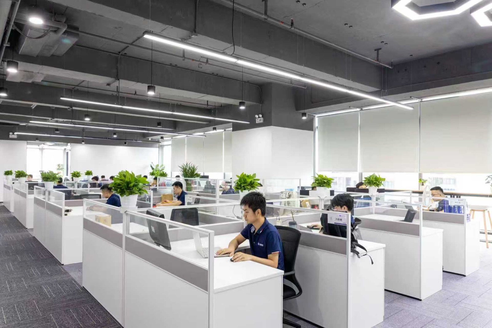 卓芯微研发办公环境